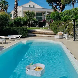 white-dream-spotorno.hotelitalianriviera.com/